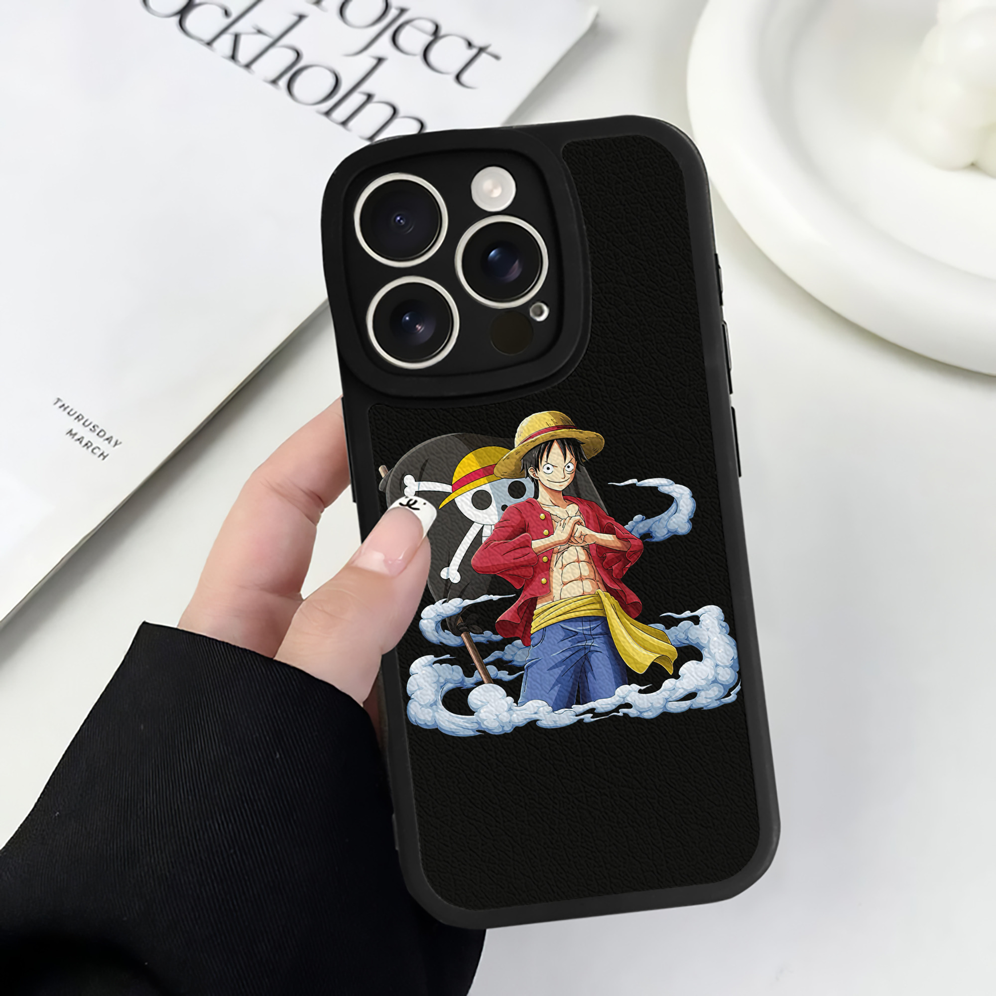 （画像用） ワンピース モンキー・D・ルフィ ONE PIECE Monkey D. Luffy 【iPhone 16シリーズ対応】シリコンスマホケース（レザー調） 材質：シリコン